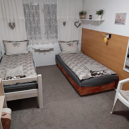 Chatka Pod Javorovym Trinec Esterno foto