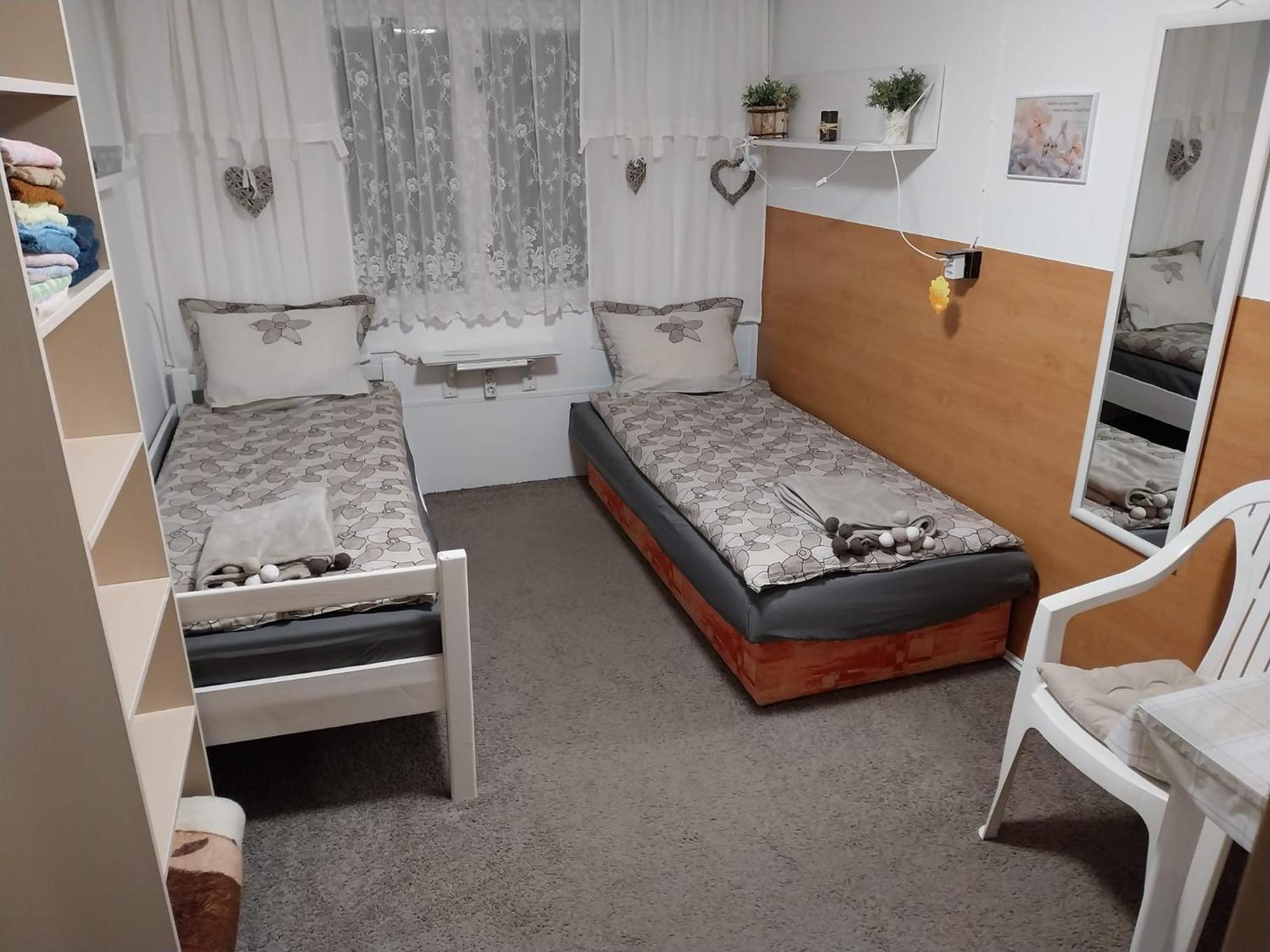 Chatka Pod Javorovym Trinec Esterno foto